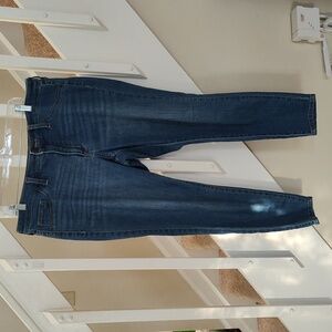 Universal Thread Mid-Rise Jegging